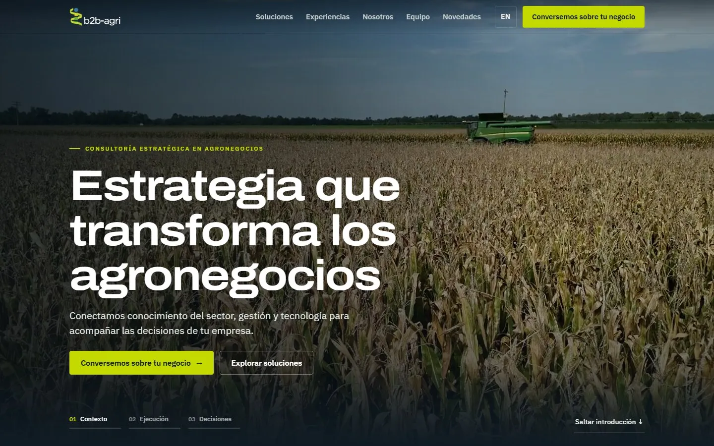 Demo de rediseño para una consultora de agronegocios: apertura con video de un campo de maíz.